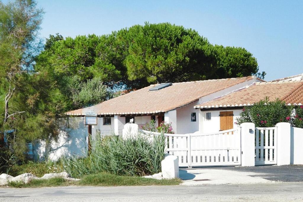 Holiday Home With Shared Pool Saintes-Maries-de-la-Mer Eksteriør bilde